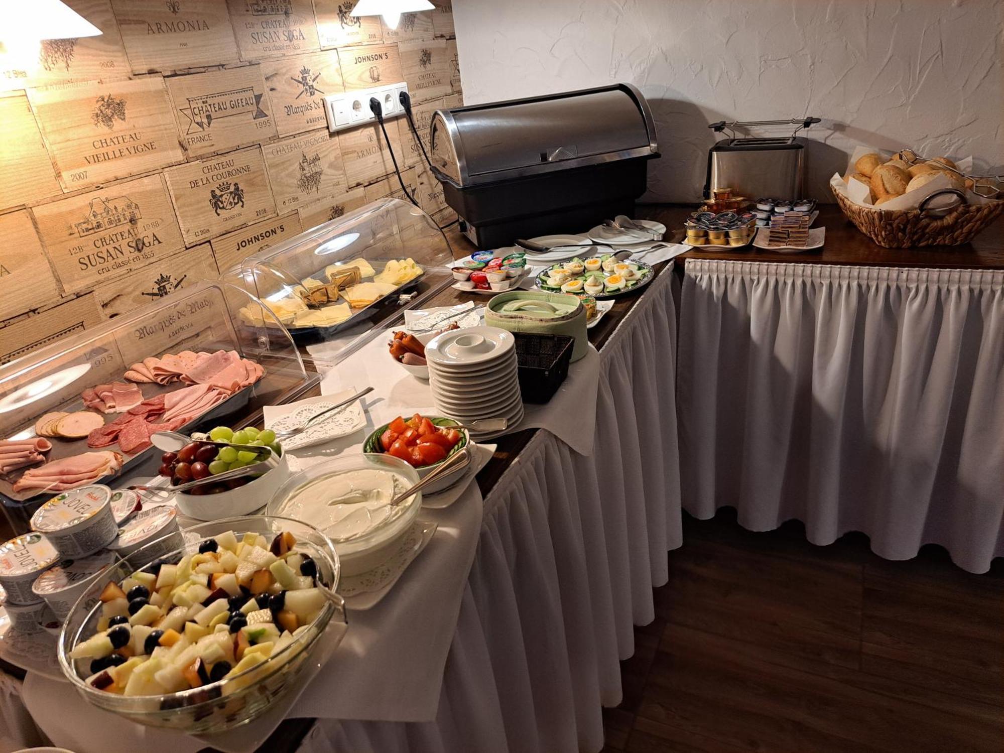 Hotel Angerland Garni Ratingen Bagian luar foto